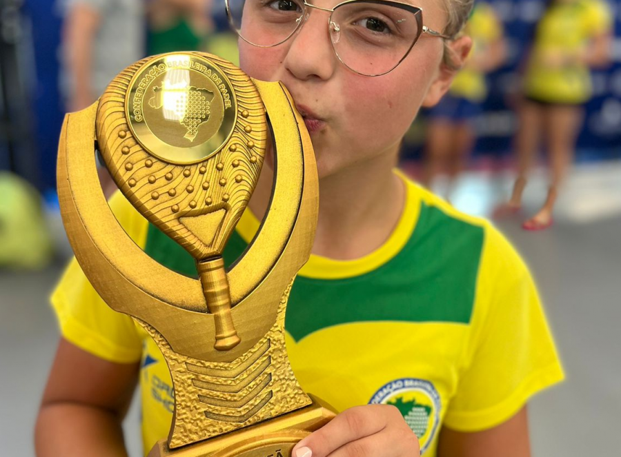 ALUNA DO COLÉGIO É CAMPEÃ BRASILEIRA DE PADEL