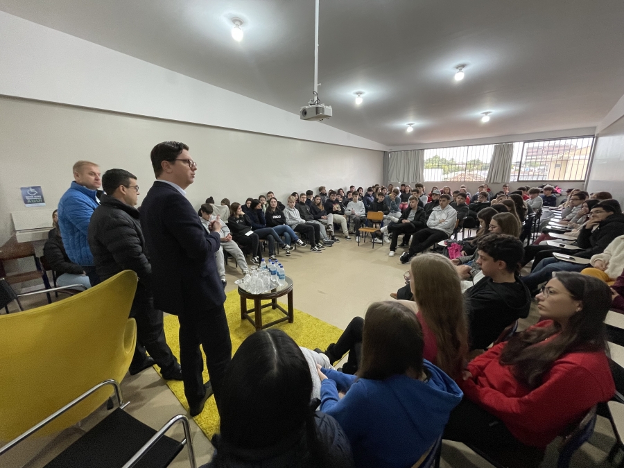 CURSO DE DIREITO DA ULBRA REALIZA PALESTRA TOP